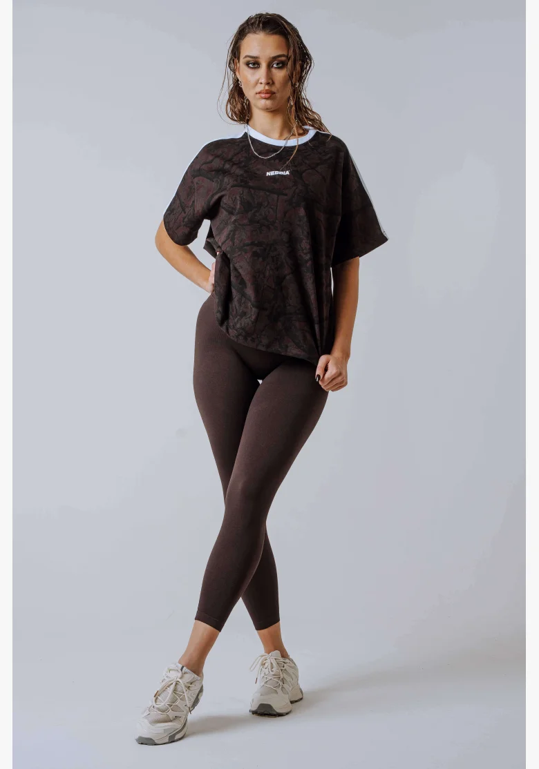 NEBBIA Relaxed fit tričko POWER camo hnědé