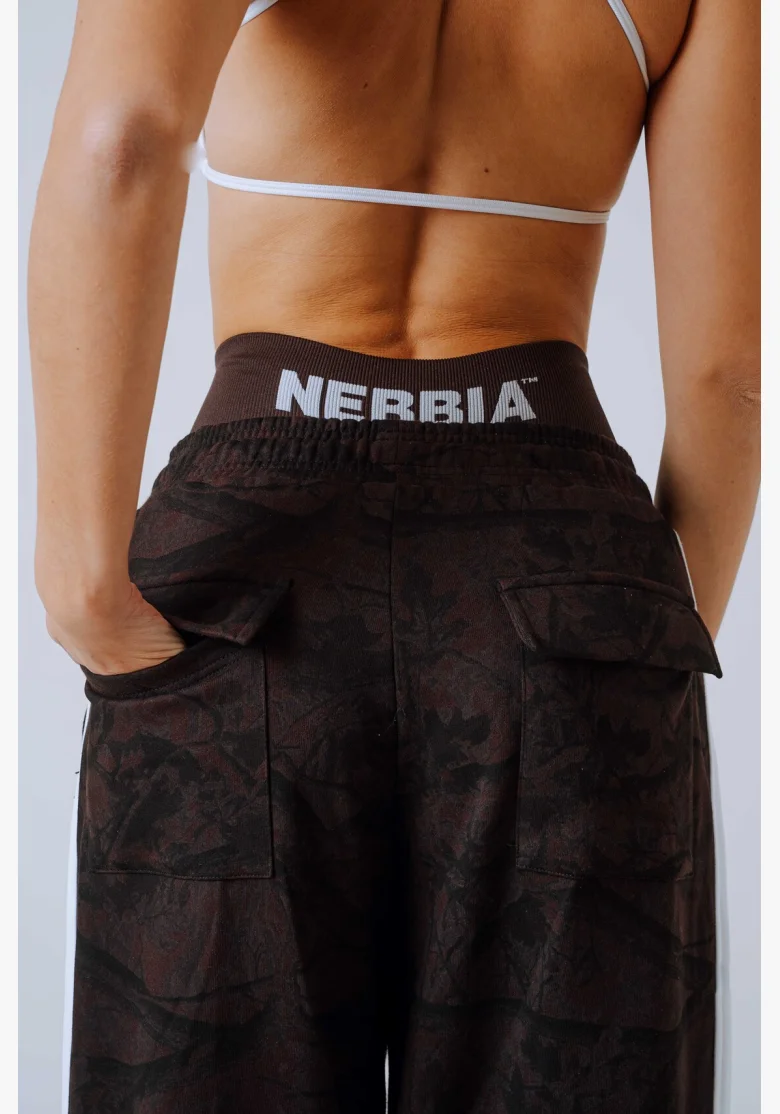 NEBBIA Oversized tepláky POWER camo tmavé