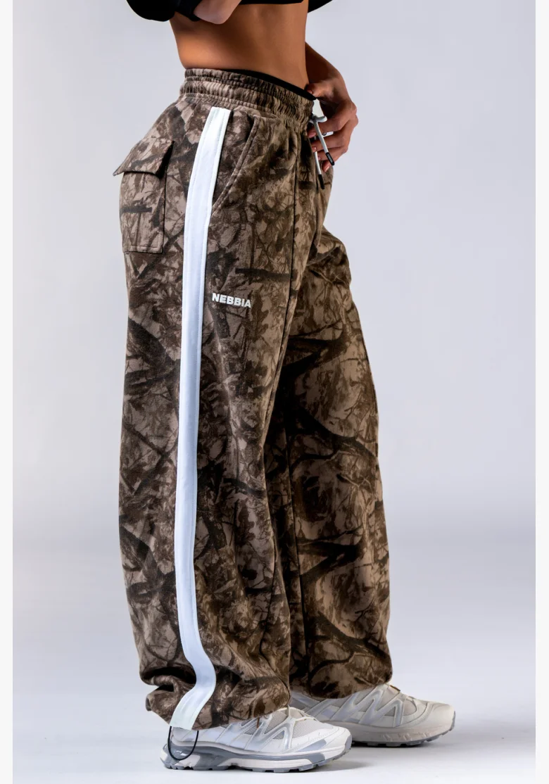 NEBBIA Oversized tepláky POWER camo bledé