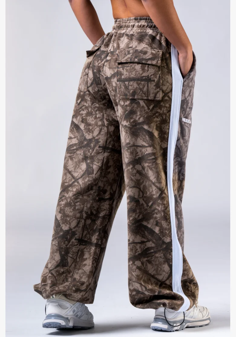 NEBBIA Oversized tepláky POWER camo bledé
