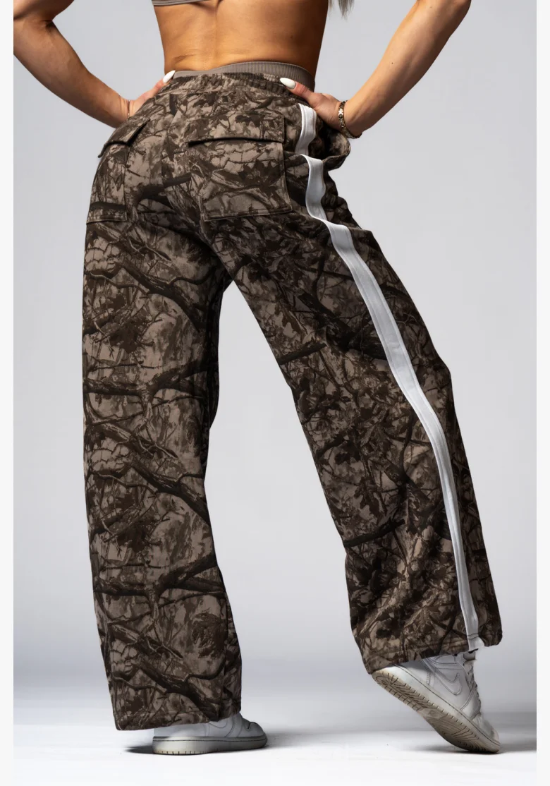 NEBBIA Oversized tepláky POWER camo bledé