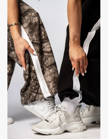 NEBBIA Oversized tepláky POWER camo bledé