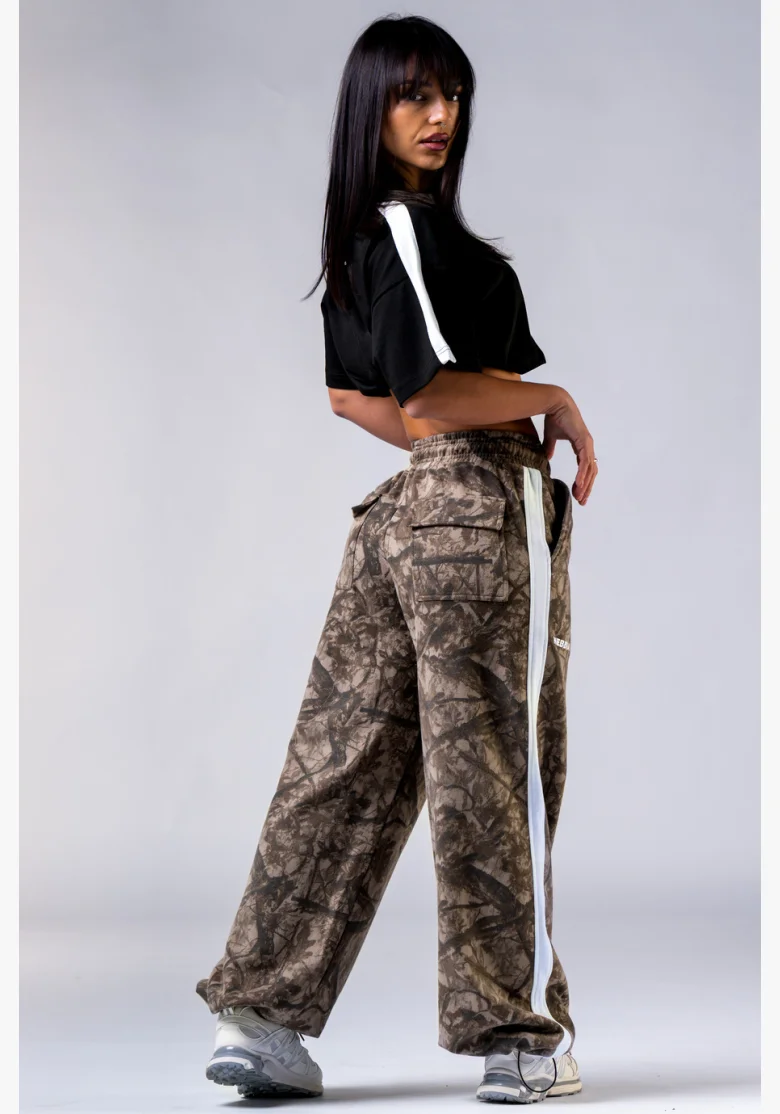 NEBBIA Oversized tepláky POWER camo bledé