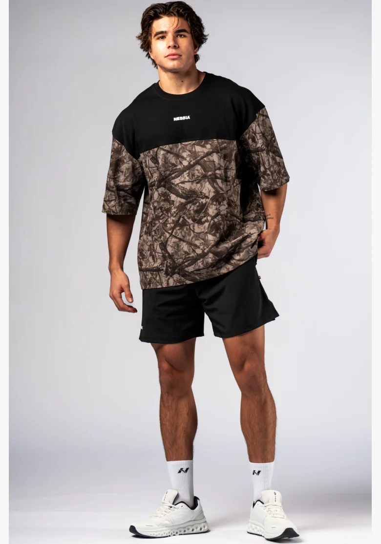 NEBBIA Oversized triko POWER camo bledé