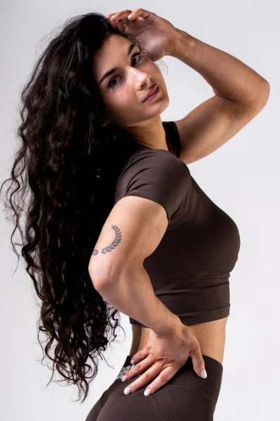 NEBBIA Seamless crop top s krátkým rukávem POWER hnědý 2
