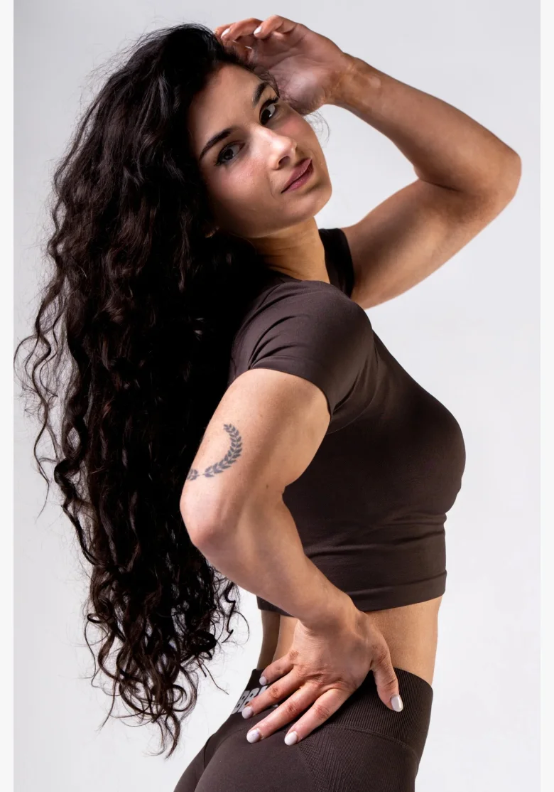 NEBBIA Seamless crop top s krátkým rukávem POWER hnědý