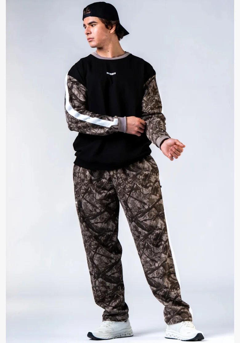 NEBBIA Relaxed fit tepláky POWER camo bledé